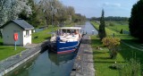 Een Amerikaans stel met hun schip worden automatisch geschut in het Canal des Ardennes. 