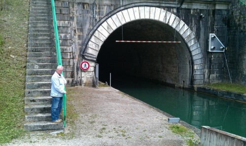In- of uitgang van de 2,5km lange tunnel bij het dorp Billy-le-Grand.