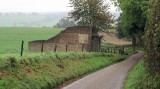 Ruine van de boerderij die in de oorlog per ongeluk werd gebombardeerd...