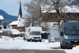 Op de camperplaats in Oberstdorf. Op de achtergrond de kerktoren in het centrum.