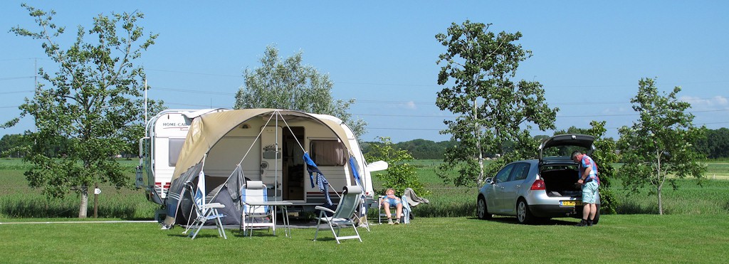 De caravan van Herman PD0HF en Inge, op zaterdagochtend.