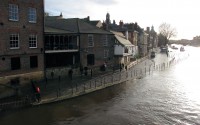 Hoog water in de rivier de Ouse, die dwars door York stroomt.