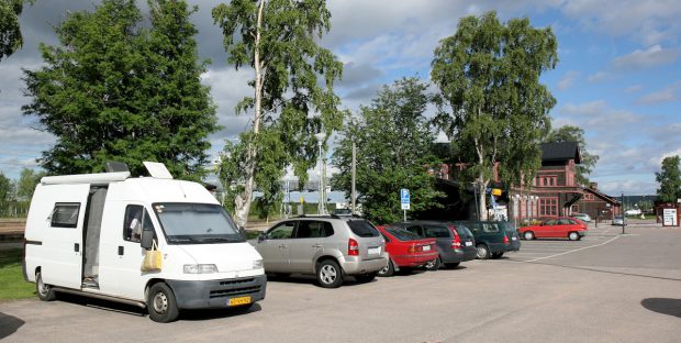 Onze overnachtingsplek. Op de achtergrond het mooie oude station.