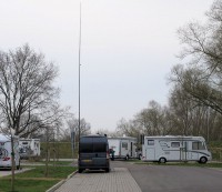 De camper mét de antenne, dit is circa. 10m. Hier is hij 2,5m korter dan 'normaal'...