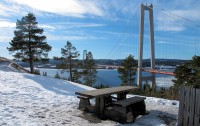 De Hoge Kustbrug over de rivier de Ångermanälven.