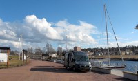 De camperplaats aan de haven in Kristinehamn.