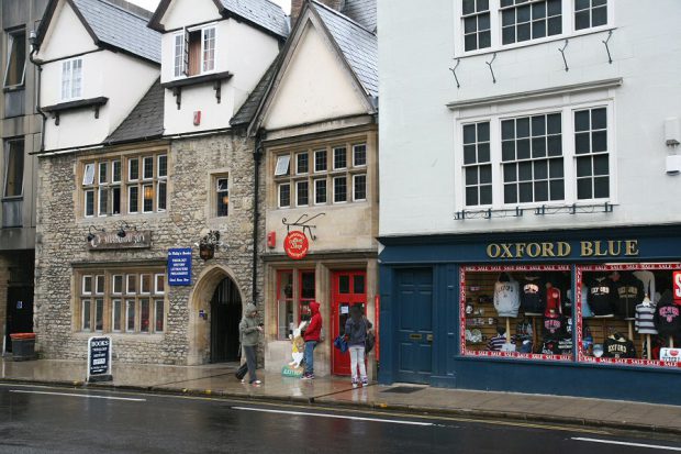 Een winkelstraat in Oxford...