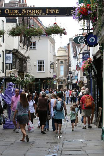 Leuke en soms beroemde straatjes in York.