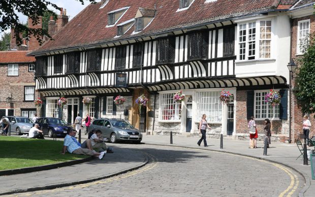 Leuke en soms beroemde straatjes in York.