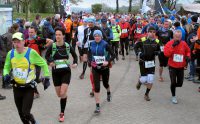 De start van de 37km-loop, heuvel op, heuvel af!