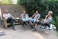 Peter, Niels, Robert en Gijs in de loop van de middag: even wat drinken!