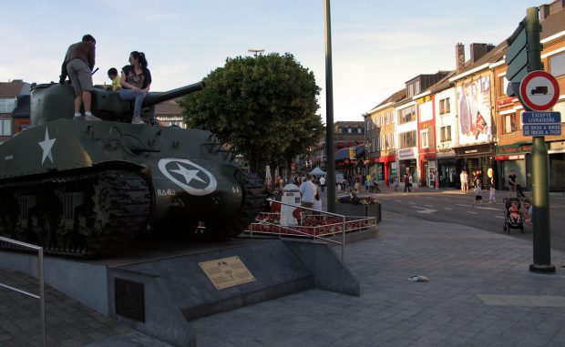 Een Amerikaanse tank herinnert aan de veldslagen uit de Tweede Wereldoorlog in dit deel van België.