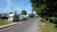 De camperplaats in Vitry-aux-Loges aan het kanaal d'Orléans.