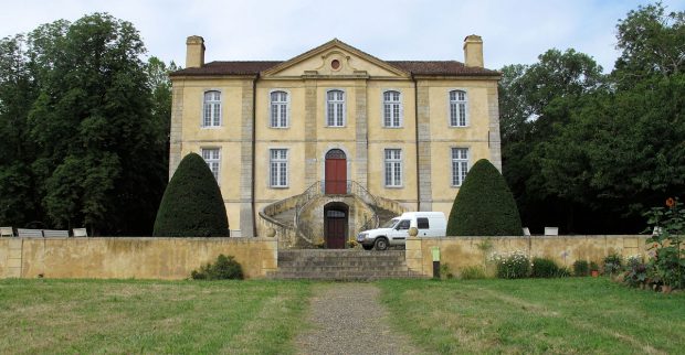 Het Chateau de Viella, sinds 2003 geheel gerestaureerd nadat het jaren had leeggestaan. Het huis is in de 18e gebouwd door een Markies.