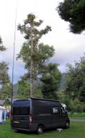 Op de camping in Peyrouse, de antenne staat alweer overeind.