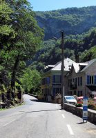 Oude herbergen langs de binnenwegen door de Pyreneeën.