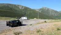 Onze overnachtingsplek op 1650m. hoogte. De andere camper is van een Zwitsers echtpaar.