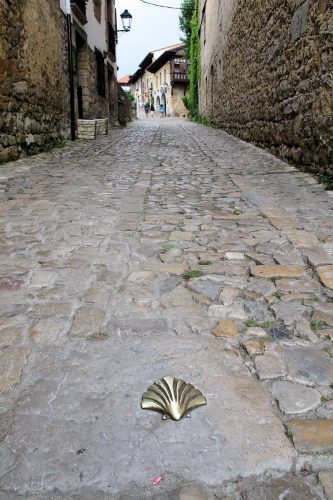 De Jacobsschelp, het symbool van de pelgrims op weg naar Santiago de Compostela.