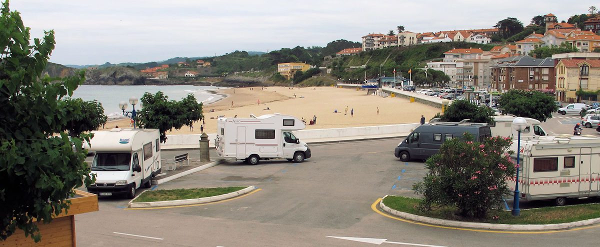 Overnachten bij het strand in Comillas.