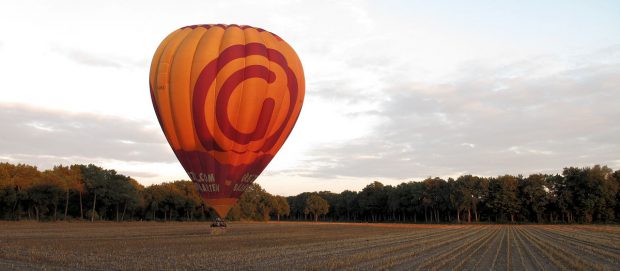 Op slechts een 200m van onze overnachtingsplek landt een ballon...