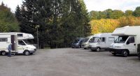 De camperplaats in Nettersheim. Wij staan rechts aan het eind.