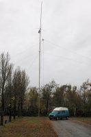 De 9 meter hoge mast, nu op 7,5 meter in verband met de storm (tot windkracht 9!)