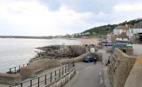 De zee-zijde van Lyme Regis. We hebben de geocache gevonden!