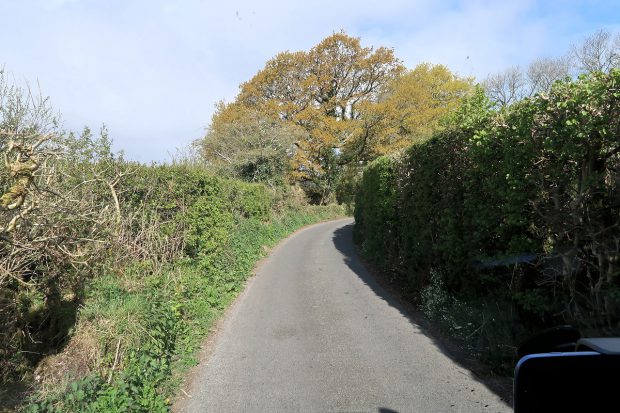 Veel van die erg smalle 'single-track roads' in Dartmoor. Blij dat ik niet breder ben!