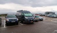 Overnachten -bij gebrek aan beter- op de parkeerplaats in Mallaig.