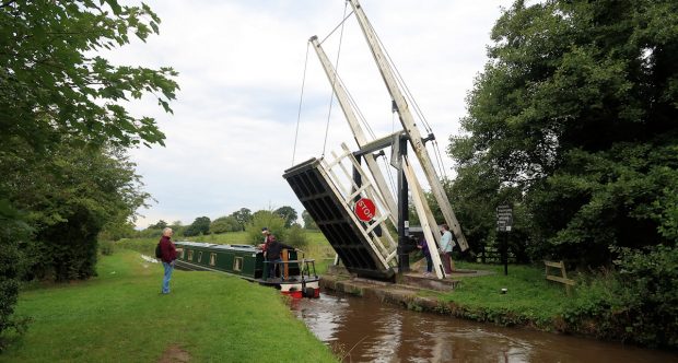 ... vader en zoon erdoor kunnen varen!