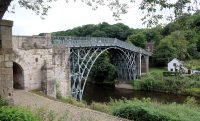 De Iron Bridge, de oudste ijzeren brug ter wereld.