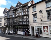 Het Feather hotel, één van de oudste vakwerkgebouwen in Engeland.