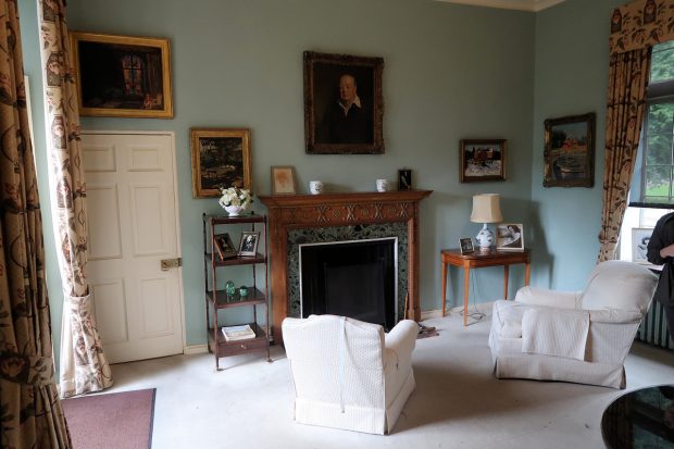 De zitkamer van Lady Churchill.