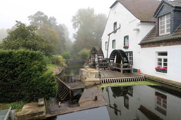 De eerste oude watermolen die we passeren.