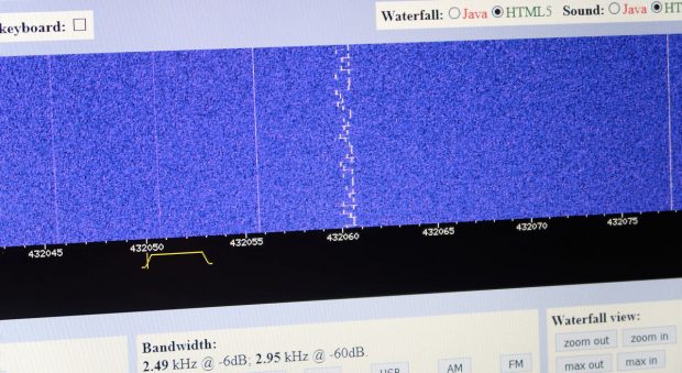 De eerste resultaten: op internet zien we ons digitale signaal terugkomen van de schotel op 432.060 MHz!