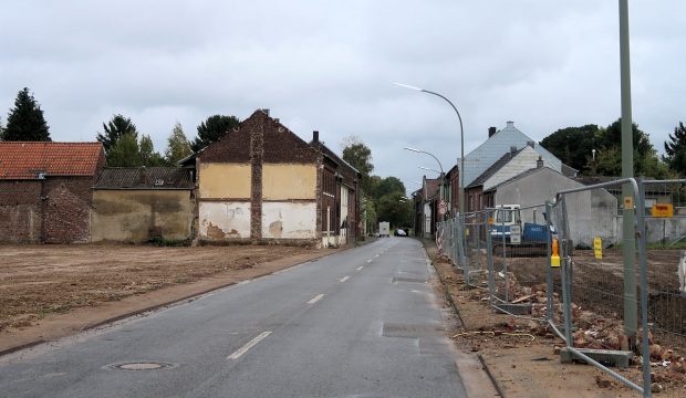 Huis voor huis wordt afgebroken...