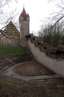 Een openluchttheater langs de binnenkant van de stadsmuur.