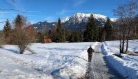 Wandelen, de berg weer af, terug naar Oberstdorf onderin het dal.