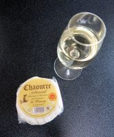 Het bekende Chaource-kaasje. Met een glaasje witte wijn, niet verkeerd!