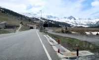 In het noorden van Andorra, via de tunnel richting Frankrijk.