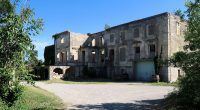 De ruïne van het Chateau du Lac bij Sigean, de achterkant.