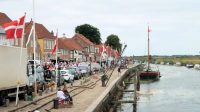 Rommelmarkt op de kade in Ribe.