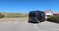 Camperplekje in het dorpje Agger, aan zee.