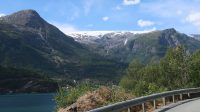 Onderweg langs het Oddafjord: blik op de Folgefonna gletscher. Aan de andere kant hebben we eens geskied in augustus.