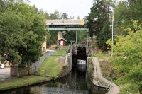 Aquaduct, treinviaduct en bovenop het verkeersviaduct.