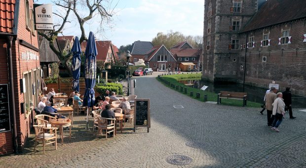 Veel horeca en terrasjes in en rondom de burcht.