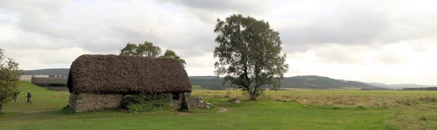 Een overzicht van het slagveld (rechts en achter de cottage). Links op de achtergrond het moderne bezoekerscentrum. Het huisje stond er al, tijdens de slag.