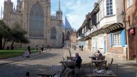 De College Street, achter de kathedraal van York. Om de hoek zit het Treasurer's House.