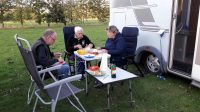 Het weer is zelfs goed genoeg om gezamenlijk buiten te eten!