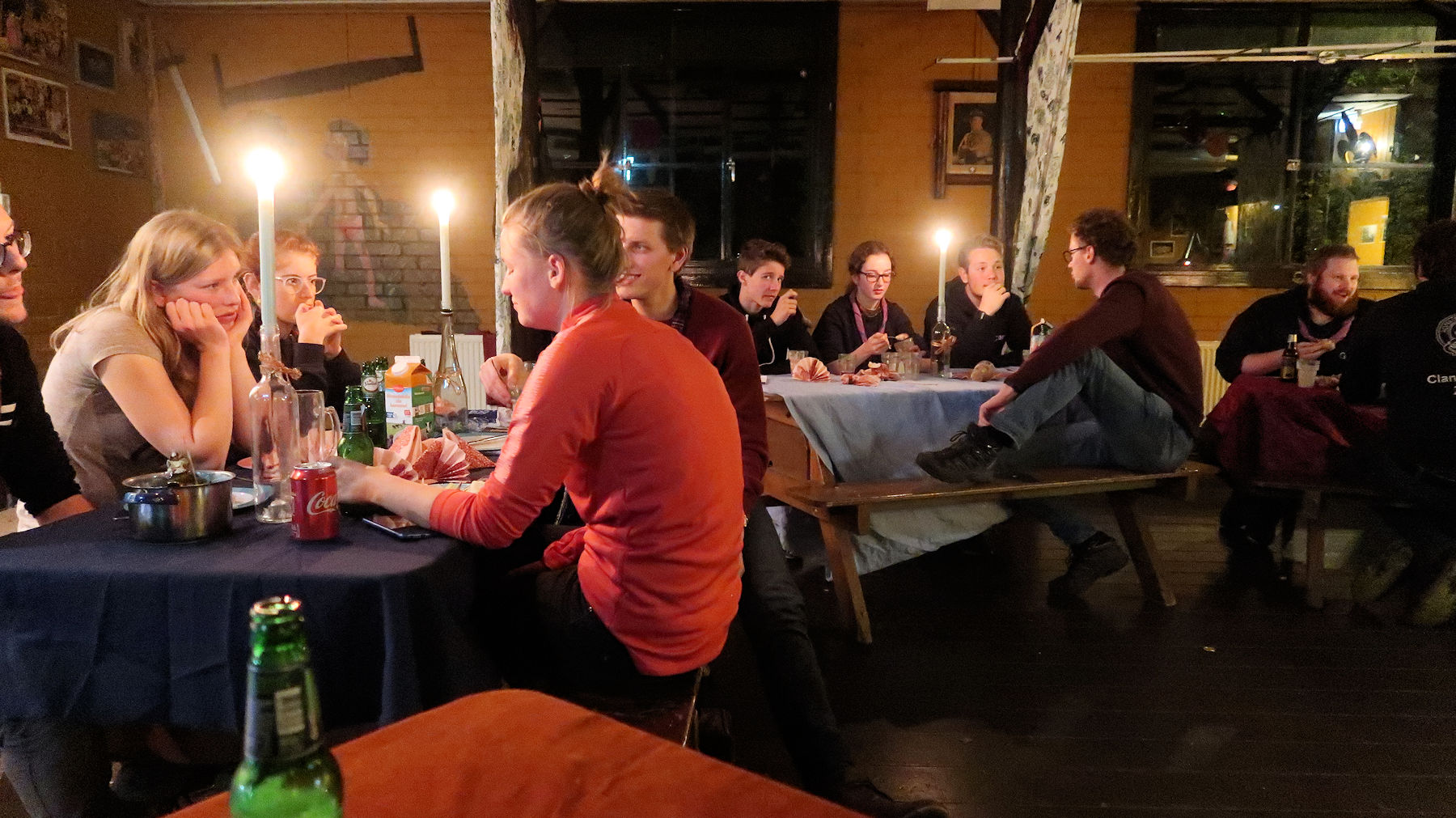 Het zaterdagavond diner: de scouts hadden een uitstékende en gevarieerde maaltijd bereid! Petje af...